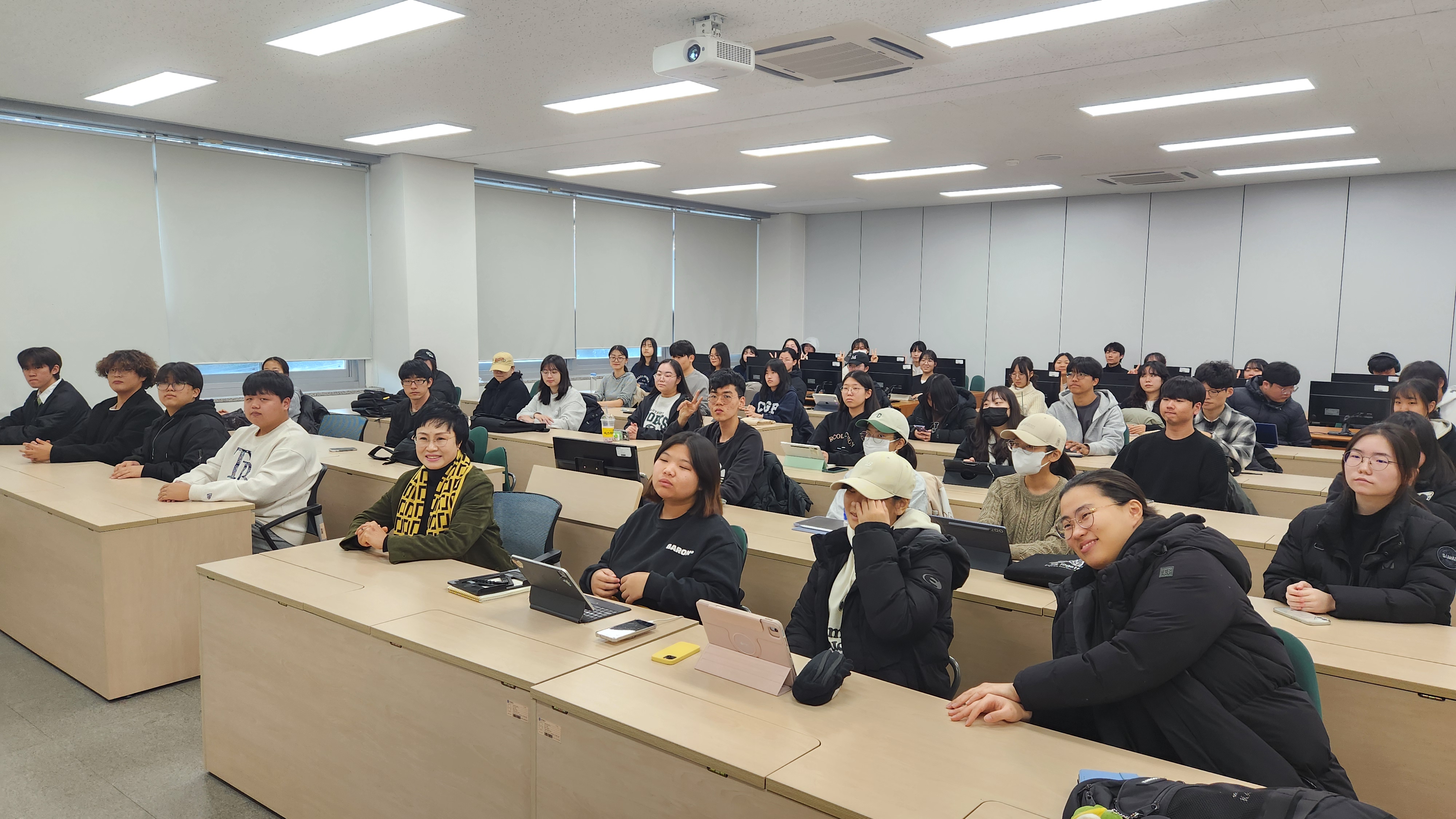 [NAVI]2025-2학기 도서관은 무한대다: 도서관을 사랑하는 의원 모임 대표 특강 이미지